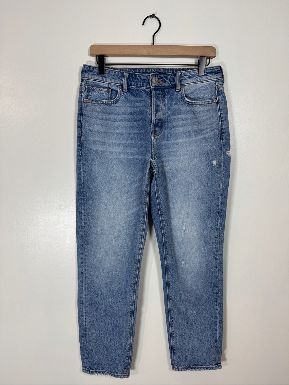 WJ86 {American Eagle} "Tomgirl" Short Blue Straight Leg Button Fly Jeans